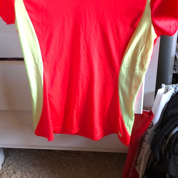 Pink and yellow workout top from the north face - Picture 2 of 6